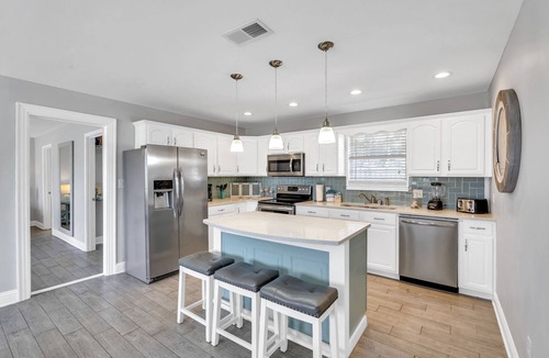 El Centro Beach House | Newly Listed! Beach House w/Salt Water Pool; Steps from the Beach and Pier Park