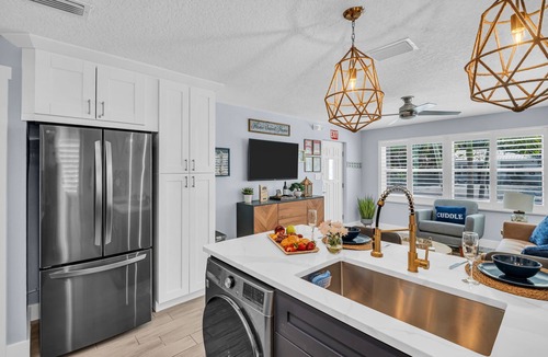 Indian Rocks Beach House | Newly Remodeled Modern Coastal Cottage- Walk to White Sand - Couples Retreat!