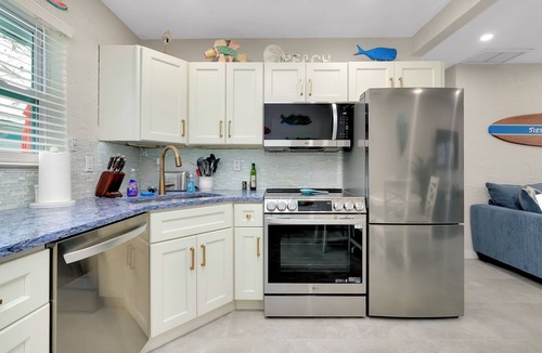 Siesta Key Villa | Newly Remodeled-150 Yards to Beach and Restaurants!