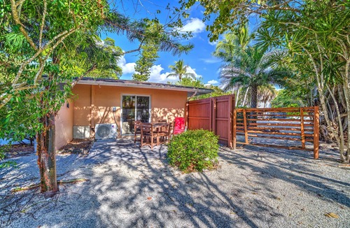 Sanibel Cottage | Newly remodeled Parrot Nest Toucan Cottage! Walk to beach, shops, restaurants!