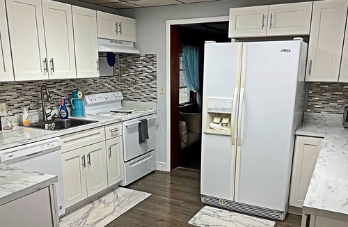 Westgate House | Newly remodeled, centrally located near the Palm Beach airport & the beaches!