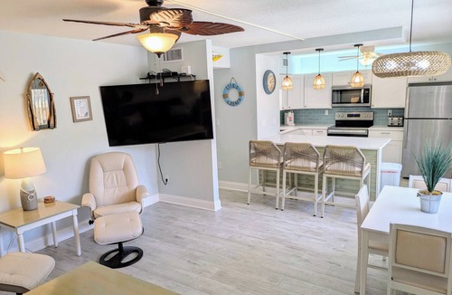 Siesta Key Condo | Newly Renovated! 2 Bed Family Friendly Condo w/Beach Access & Prime Location!