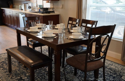 Lakeview Village House | Newly Renovated 4 Bedroom Pool House