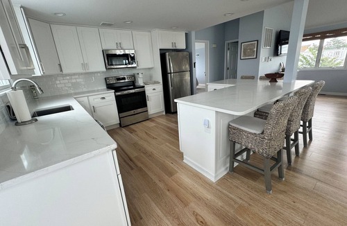 Harvey Cedars House | Newly Renovated Beach house- 1 house away from the bay, 5 houses from the Beach