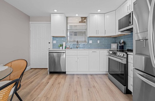 Bonita Springs Apartment | Newly Renovated Studio at Beach & Tennis 1401