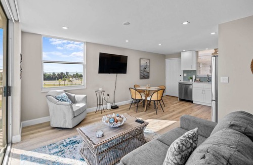Bonita Springs Apartment | Newly Renovated Studio at Beach & Tennis 1401