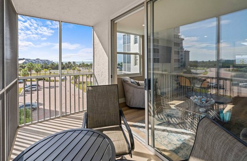 Bonita Springs Apartment | Newly Renovated Studio at Beach & Tennis 1401