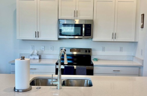 Laurel House | Nokomis Escape! Close to Beach, Relaxation & Eats