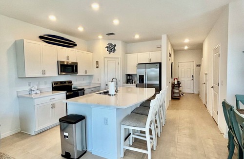 Laurel House | Nokomis Escape! Close to Beach, Relaxation & Eats