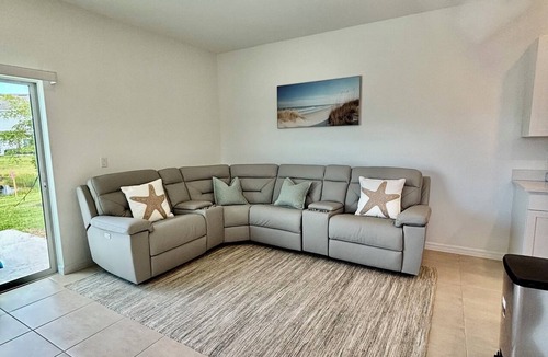 Laurel House | Nokomis Escape! Close to Beach, Relaxation & Eats