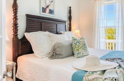 North Captiva House | North Captiva-Pool w Waterfall & Swing Bar, Bikes
