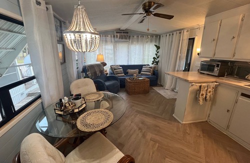 Venice House | Now accepting 2025 reservations-Relax and recharge at this fun community.