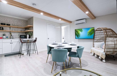 Buena Ventura Lakes Apartment | *NrDisney&Universal*NewlyRenovated*LakeFront*APT