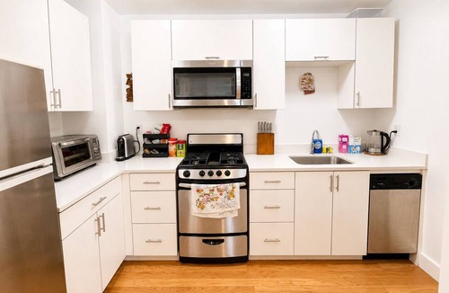 Central Park North Apartment | NYC Studio with Private Bathroom & Kitchenette