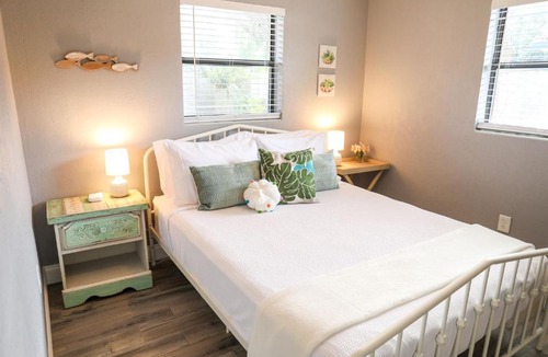 Clearwater House | Oak Terrace - Coastal House, BBQ Grill, Ballpark