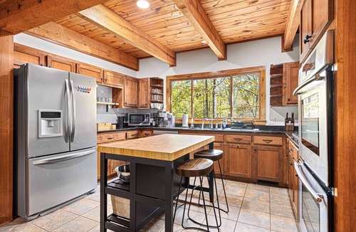 Clarkesville House | Oakey Mountain Hideaway