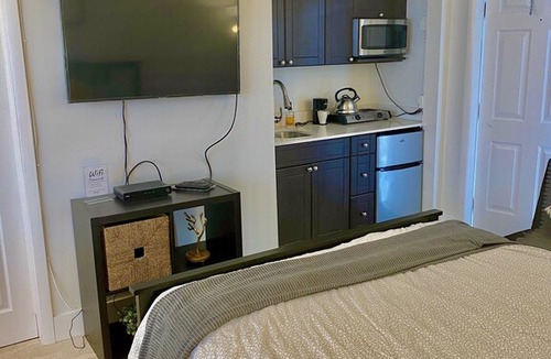 Royal Poinciana Apartment | Oasis at Hollywood - Sleeps 4 - Unit 2