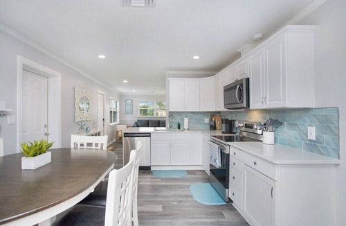 Naples Park House | Ocean Bike Ride, 2bed 2bath, Hot tub, Sleeps 6