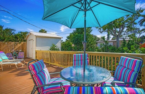 Naples Park House | Ocean Bike Ride, 2bed 2bath, Hot tub, Sleeps 6