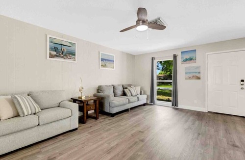 Whitfield House | Ocean Breeze for 10!