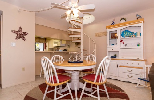 Holmes Beach Condo | Ocean Park Terrace 202 · Ocean Park 202 · Rooftop Deck · 1-Month Min