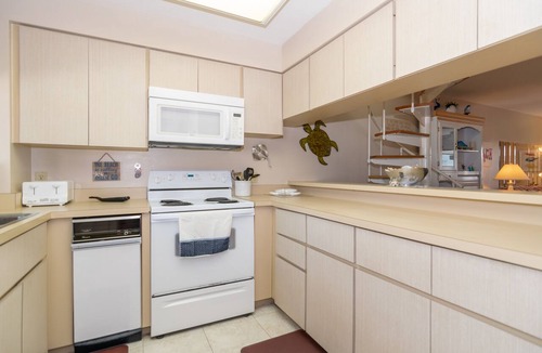 Holmes Beach Condo | Ocean Park Terrace 202 · Ocean Park 202 · Rooftop Deck · 1-Month Min