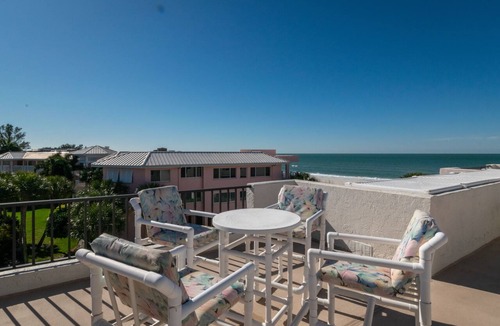 Holmes Beach Condo | Ocean Park Terrace 202 · Ocean Park 202 · Rooftop Deck · 1-Month Min