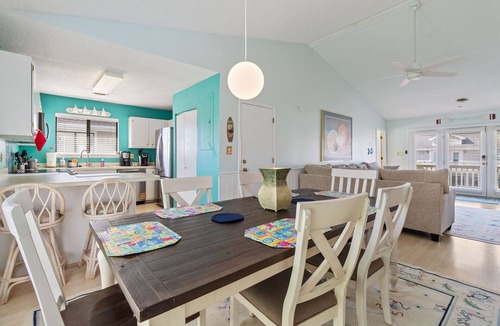 Garden City Cottage | Ocean Vibes: Pet-Friendly, Walk to Beach + Pool