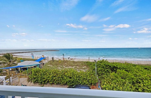 Fort Pierce Hotel | Ocean View Hotel Room with Balcony- King Bed #25