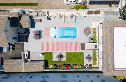 Wall House | Oceanblock Paradise beach house in Belmar - pool, AC, WiFi., steps to beach