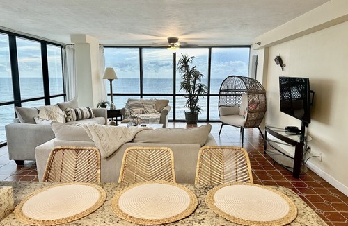 Schulte Park Apartment | Oceanfront- 2 bedroom-rooftop pent house on one of the most popular beaches 🌴