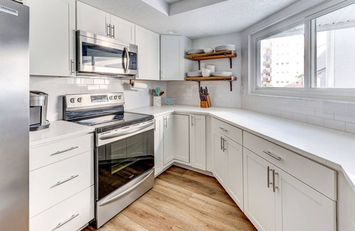 Redington Beach Condo | OCEANFRONT 4b/3ba St. Pete/Clearwater Beach. Heated Pool. Patio. Paddleboards