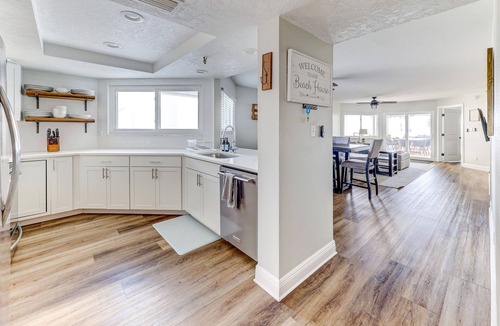 Redington Beach Condo | OCEANFRONT 4b/3ba St. Pete/Clearwater Beach. Heated Pool. Patio. Paddleboards