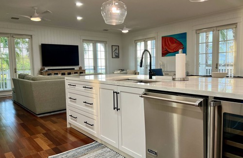 Islamorada House | Oceanfront 4BR Retreat w/Private 31' Boat Slip, Pool & Beach, gourmet kitchen