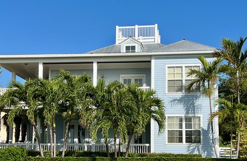 Islamorada House | Oceanfront 4BR Retreat w/Private 31' Boat Slip, Pool & Beach, gourmet kitchen