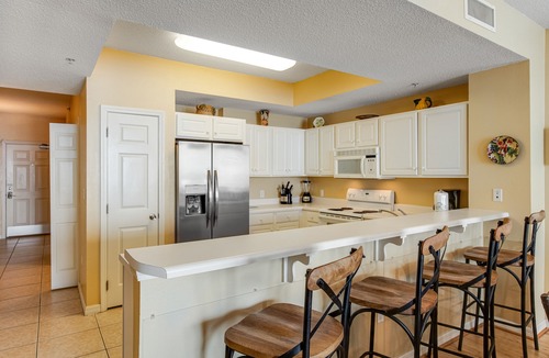Navarre Beach Condo | Oceanfront condo with WiFi, central AC, & shared pool and hot tub - great views