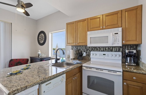 St. Petersburg Condo | Oceanfront Condo Resort! Minutes from Madeira Beach🏖
