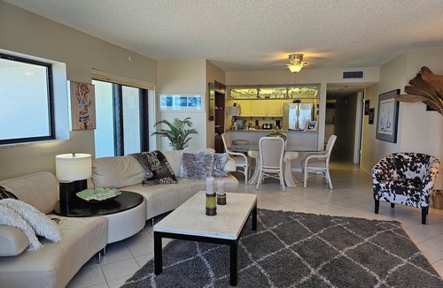 New Smyrna Beach Condo | 🏖️👣OCEANFRONT PARADISE- 7th Floor balcony views! 🩴👙