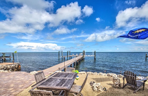 Marathon House | OCEANFRONT POOL HOUSE WITH 5 BEDROOM 3 BATH, SLEEPS 12 GUESTS.