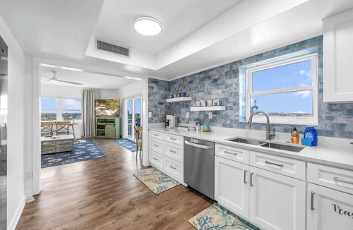 South Patrick Shores Condo | Oceanpoint 611 – Top-Floor Oceanview Condo w/Balc