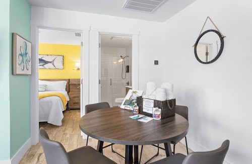 Saint James City Hotel | Off the Charts Inn King Efficiency