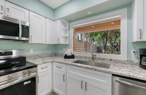 Saint Armands Key House | Offering 5% Rebate on Room Rate if Booked by 9pm