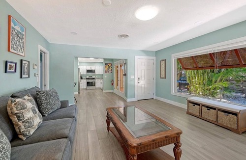 Saint Armands Key House | Offering 5% Rebate on Room Rate if Booked by 9pm