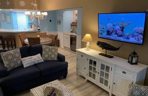 Trailer Estates Condo | Old Shorewalk top floor w/vaulted ceilings & lake view lanai w/1 K, 1 Q & Q Sofa