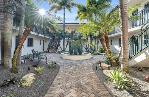 Old Naples Condo | Olde Naples Condo – Walk to Beach, 5th Ave, 3rd St South, Quiet 12-Unit Retreat