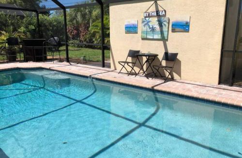 Venice House | On Island! Private Pool Home-Walk to Great Beach!