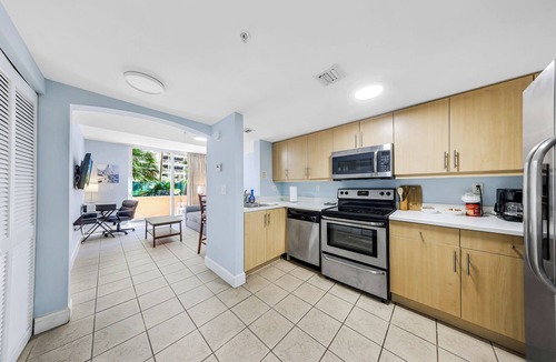 Coconut Grove Condo | One Bedroom Coconut Grove Apartment with Large Patio & Free Parking