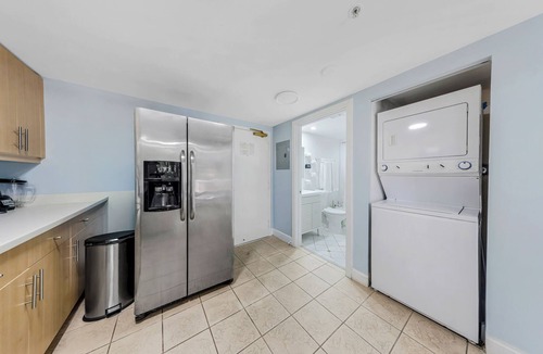 Coconut Grove Condo | One Bedroom Coconut Grove Apartment with Large Patio & Free Parking