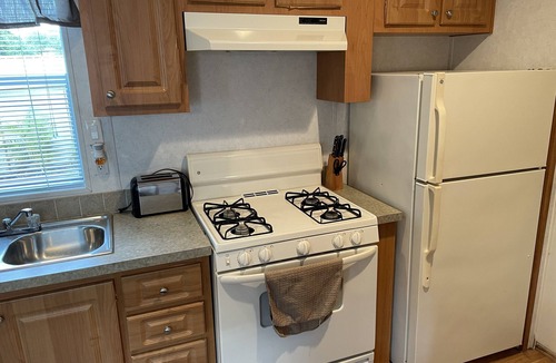North Fort Myers Cottage | One Bedroom/One Bathroom Le Petit Chalet