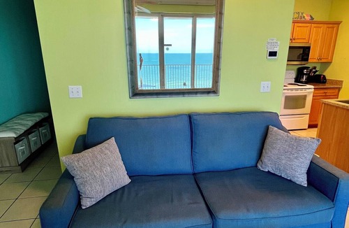 Long Beach Condo | OPEN 10/3-10/5 OR 10/19-10/26 2 FREE Beach chairs Condo on the Beach